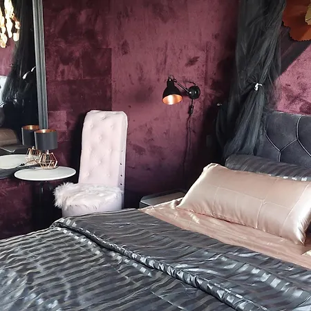 Leonardo Apartment *